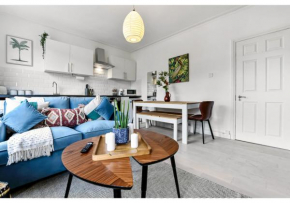 Earth Tones & Greenery: 4BR Flat Sleeps 8